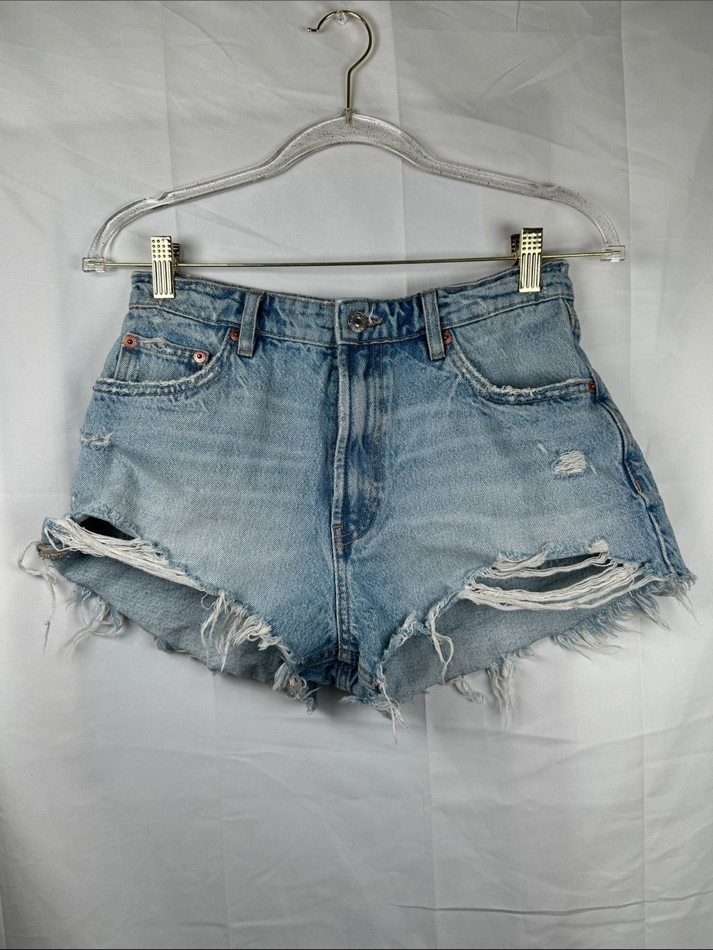 Zara Blue Jean Shorts Women’s Size 6 Light Wash Distressed Denim